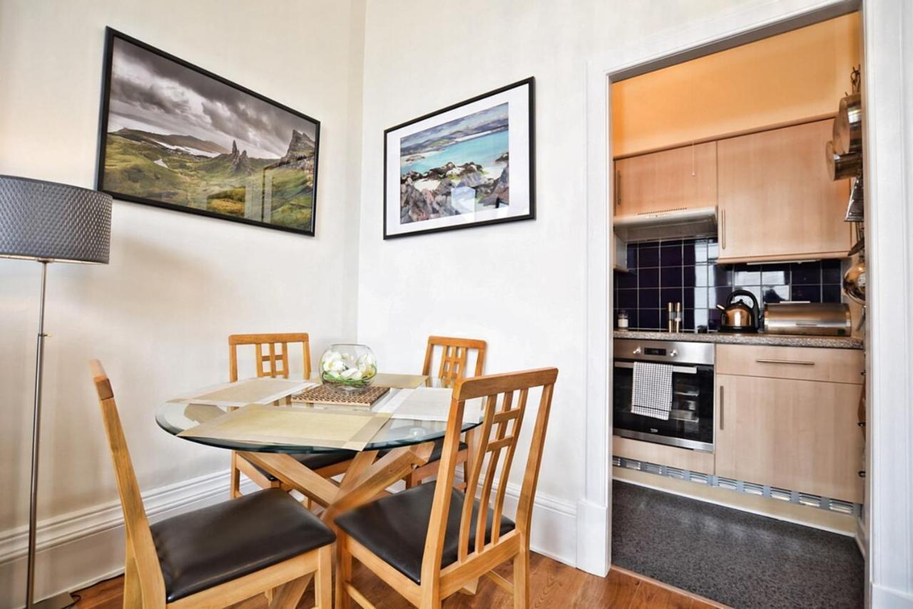 Cozy 2 Bedroom Apartment At Heart Of The Edimburgo Esterno foto